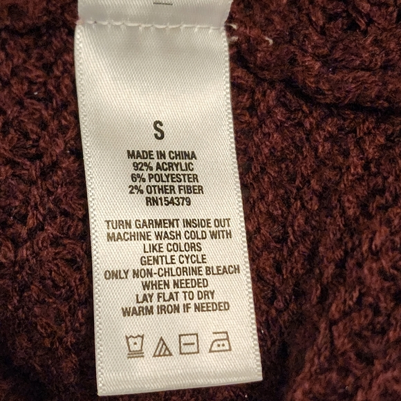 Aeropostale Wine Sweater Size Small - Picture 3 of 8